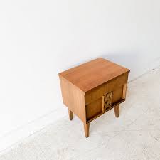 Mid Century Bassett Nightstand – Atomic Furnishing & Design