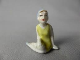 FIGURINE PORCELAINE MINI BAIGNEUSE LADY SITTING BATHING ...