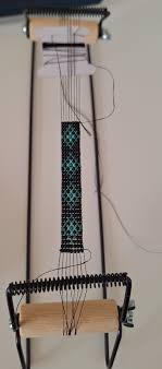 Easy split loom necklace weaving techniques