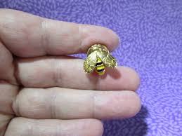 Vintage Bumble Bee Insect Enamel Hat Lapel Pin Gold Tone Black Yellow -/ 4G | eBay
