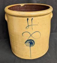 Sold at Auction: 4 GAL RED WING SALT GLAZE LAZY 8 TARGET CROCK BACK STAMPED MINNESOTA STONEWARE