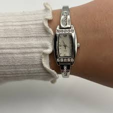 🩶 Silver-Toned Watch with Mother of Pearl Strap – Dainty Dials