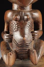 Lot - AN AFRICAN CARVED WOOD SEATED FEMALE FIGURE, POSSIBLY LUBA/SHANKADI PEOPLE, DEMOCRATIC REPUBLIC OF THE CONGO, FIRST HALF 20TH CENTURY,