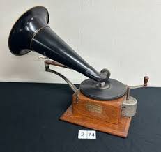 Antique & Vintage Phonographs & Gramophones for Sale at Auction