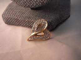 VINTAGE SIGNED ROMAN RHINESTONE HEART NECKLACE CHARM COSTUME JEWELRY BOX D | eBay