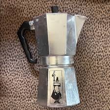 moka express | Kitchen | Silver Moka Pot With Black Handle ...