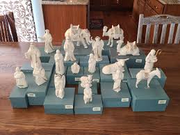 Lot 500: Vintage Lenox Jeweled Nativity Nineteen Piece Set ...