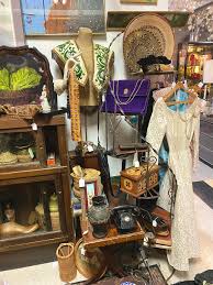 Lander Street Vintage added a new... - Lander Street Vintage