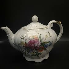 Dining | 4 Cups White Floral Gold Guild Musical Vintage ...