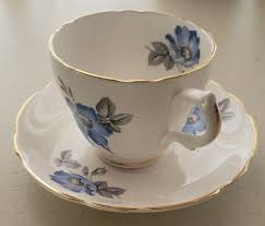 ENGLISH CASTLE BONE CHINA WHITE/FLORAL & GOLD TRIM CUP ...