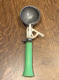 Vintage Bonny Green Handle Ice Cream Scoop | eBay