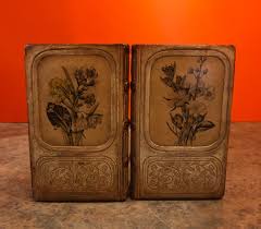 Pair of Gilt Hollywood Regency Bookends by Borghese For Sale ...