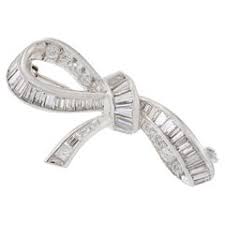 Estate Platinum Art Deco Period Diamond and Garnet Bow Pin For Sale at 1stDibs