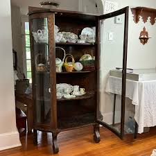 DR466 Antique Oak China Cabinet By Ebert Furniture Co. Red Lion, Penna. | EstateSales.org