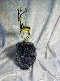Amethyst Cluster Piece With Gold Metal Stag Deer Figure - 9.6 Inches Tall - 1.2kg - Stag on Natural Gemstone - Etsy Norway