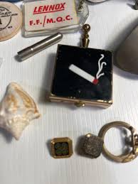 78- Vintage Items- coin purse, pocket ashtray, tokens | EstateSales.org