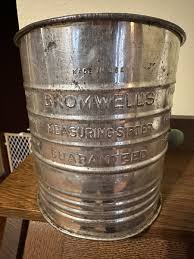 Vintage 1930's/40's BROMWELL'S MEASURING-SIFTER w/ (2) GREEN Handles | eBay