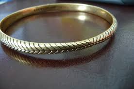 A6#211X vtg COSTUME BRACELET SIGN LUCKY BRAND GOLD TONE ...