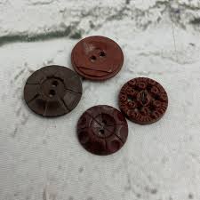 Vtg Button Lot Of 7 Red Brown Various Sizes Toggle Back 2 ...