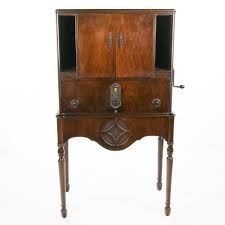 Sold at Auction: Victor Victrola VV 7-11 Phonograph ...