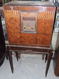 Colonial Radio 32 Ac Floor Radio