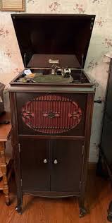 Brunswick Ultona Phonograph Style 4, C. 1918