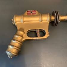 LOT 120R: Vintage Buck Rogers Atomic Pistol. Daisy Mfg., Co ...