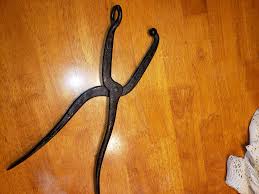 What is the name of this shoe stretching tool?