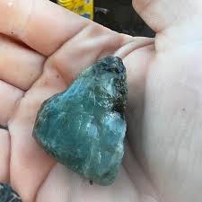 I found these while hiking what kind of rocks are they? : r/whatsthisrock