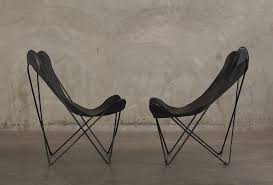 PAIR OF BUTTERFLY LOUNGE CHAIRS, 20TH C – Blackman Cruz