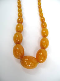 1940s Vintage Butterscotch Vintage Beaded Bakelite Necklace at 1stDibs | butterscotch bakelite necklace, bakelite necklaces, vintage bakelite necklace