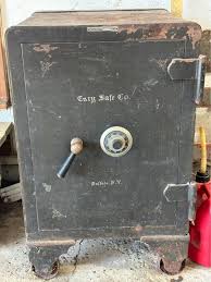 Hello everyone. I just bought this old Cary safe, and I was looking for any information about it, when I came across this group on Facebook. I'm amazed at the cool old