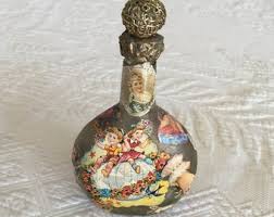 Jarra de tocador vintage. Botella decorada victoriana con tapón. Decoupage Botella de vidrio transparente decorada. Imágenes victorianas. Encantador frasco de tocador. - Etsy México
