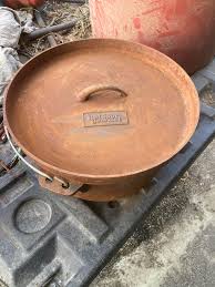 Who made this cast iron cookware?