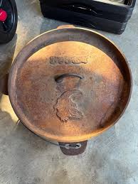 Can anyone tell me what my MIL randomly gave me : r/castiron