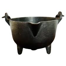 Large antique Victorian quality cast iron pot at 1stDibs | large cast iron pots for sale, antique cast iron cauldron for sale, big cast iron pot