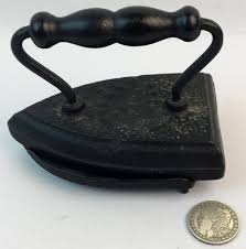 Sold at Auction: Antique c. 1860 Buffalo, NY Cowing & Co. No. 7 Sad Iron and Trivet