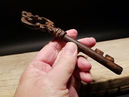 6 1/2" Antique Style Iron Large Skeleton Church Key – Early Home Decor