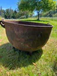 Awesome Old Cast Iron Cauldron for Sale in Battle Ground, WA - OfferUp