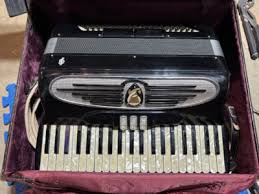Giulietti Accordion MF32 with Case Straps | eBay