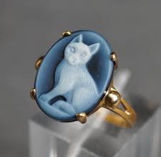 Lot - 10-Karat Yellow-Gold 'Cat' Cameo Ring 1.9 dwt; Size: 7 1/2