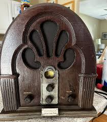 Thomas Collector's Edition AM/FM 1932 Replica Radio Model ...