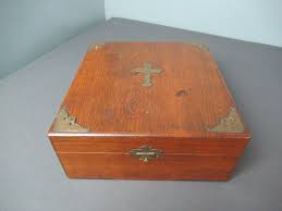 Vintage Dove-Tailed Wooden Box Hinged Lid w/ Cross On Top ...