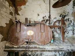 Urban explorer discovers rotting and crumbling auditorium that was once glittering 'movie palace' - What's The Jam
