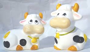 Vintage Cows Salt & Pepper Shakers White with black spots, yellow details Cute!