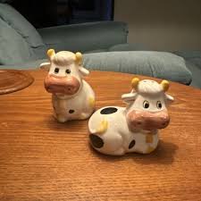 Vintage Ceramic Black & White Cow Salt & Pepper Shakers Made In Taiwan | eBay