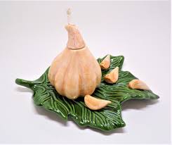 HHOT STUFF Garlic On A Green Leaf Oil Lamp Figurine Ceramic Detail Design | eBay