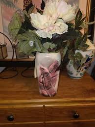 Vase with flowers | EstateSales.org