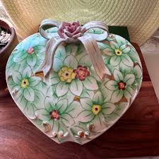 Vintage Floral Heart Trinket Box: Ardalt Lenwile Vanity Decor ...