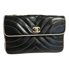 Chanel Shoulder Bag: Exquisite Design